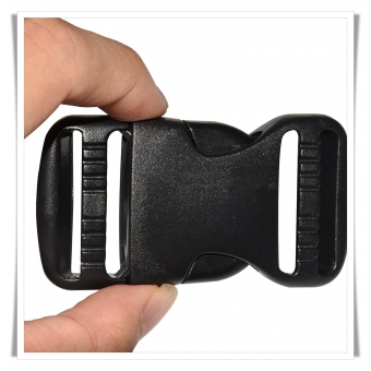 Broche mochila plástico negro