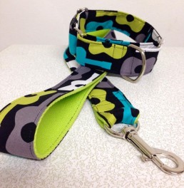 Collar para perro con tela de guitarras