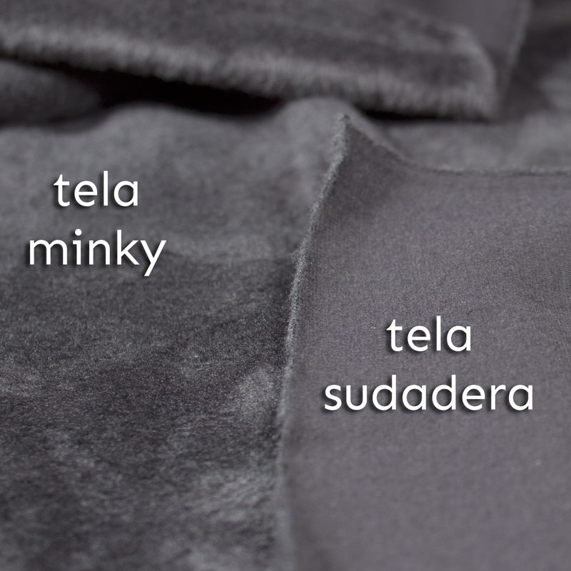Tela de minky con sudadera negra