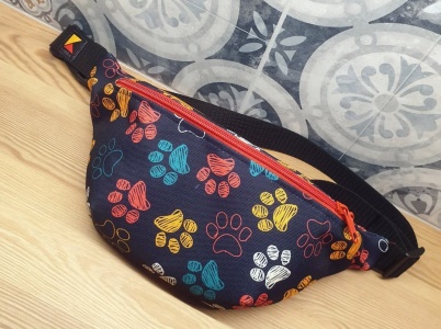 Tela estampado huellas de perro para riñonera