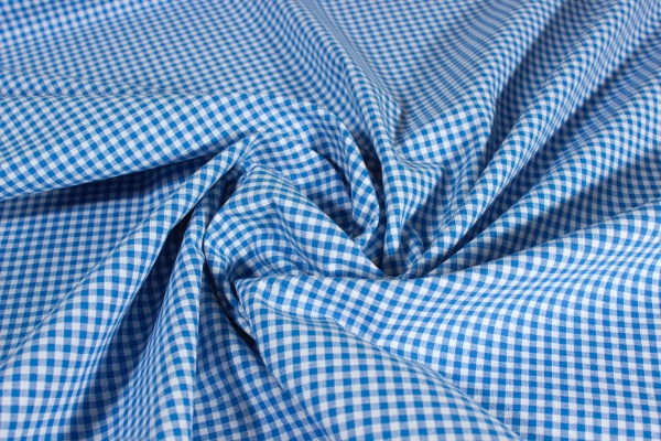 Detalle tela vichy cuadro azul indigo