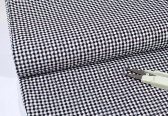 Detalle tejido vichy cuadro negro peque