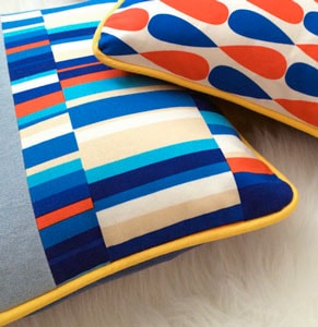 Almohadas con estampado geo pop azul