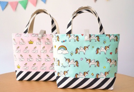 Bolsas con estampados loneta cisnes y unicornios