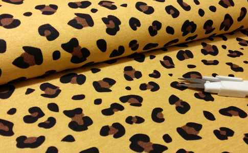 Loneta animal print detalle