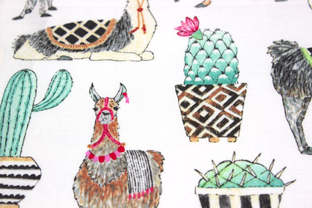 Detalle tela patchwork lovely llamas