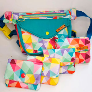 Carteras cosidas con tela arcoiris