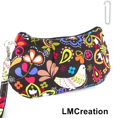 Bolso con estampado de palomas y paisley sobre fondo marron